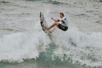 Las olas crecen en El Lloret y el espect&aacute;culo del Mundial de Paddle Surf responde