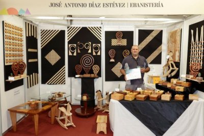 Los artesanos celebran la afluencia de p&uacute;blico en San Telmo, que recupera el ambiente &ldquo;de las mejores ocasiones&rdquo;