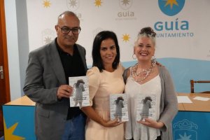 La Casa de la Cultura de Guía se llena para conocer a la autora del libro “Quién me iba a decir que me pasaría a mí”