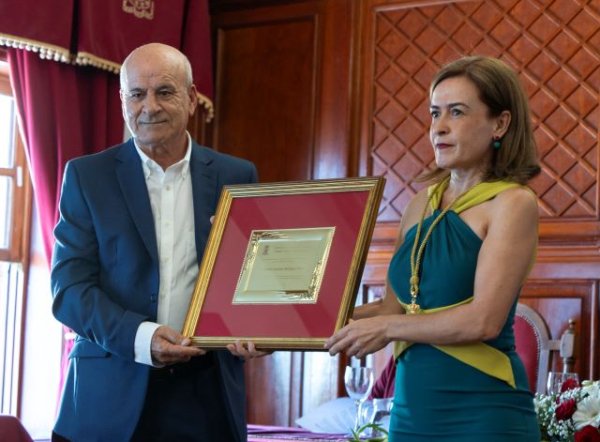 Ramón Rodríguez Mesa recibe el Premio Méritos Humanos San Sebastián de La Gomera 2024