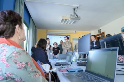 Canarias moderniza la atenci&oacute;n a mayores y personas con discapacidad con 1.171 dispositivos digitales