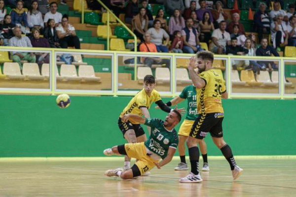 Balonmano: El Km13 Balonmano cede en un intenso final ante el Reconquista de Vigo (31-27) (V&iacute;deo del partido)