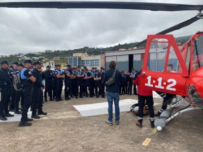 Cien nuevos policías locales conocen el funcionamiento del GES en la base de helicópteros de La Guancha