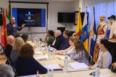 Emigración reúne, en Sevilla, a las siete Casas Canarias de España para trasladarles el proyecto Identitaria