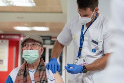 Canarias inicia hoy la inoculaci&oacute;n contra la covid-19 con las nuevas vacunas adaptadas a las variantes de &Oacute;micron