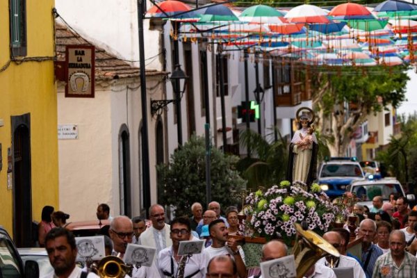 Valleseco: La festividad de Santa Rosa de Lima comienza con la subida de la santa y el pregón en Lanzarote