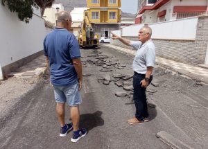 El Ayuntamiento de La Aldea pone en marcha un plan de asfaltado municipal que mejorará la seguridad y condiciones del tránsito de una decena de calles del municipio
