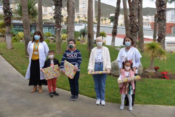 El Insular-Materno Infantil felicita la Navidad con tarjetas elaboradas por pacientes pediátricos