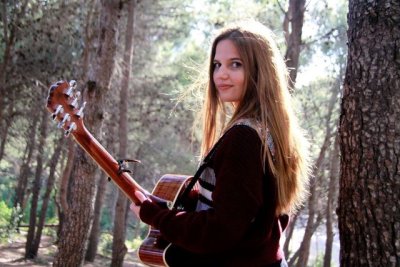 La cantautora catalana Sandra Bautista llega a la Casa-Museo Le&oacute;n y Castillo para saludar con m&uacute;sica al verano teldense