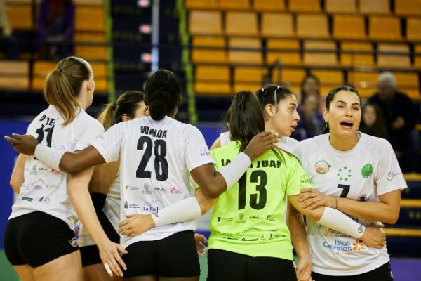 Voleibol Femenino: El CV Sayre CC La Ballena se mide al líder invicto en el derbi grancanario