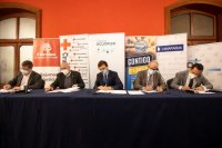 La Fundaci&oacute;n Acuorum junto con el grupo Canaragua ayudar&aacute; a m&aacute;s de 1.000 familias canarias