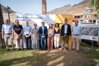 El Gobierno de Canarias pone la primera piedra de la nueva glorieta de la GC-200 en Mogán para reforzar la seguridad vial