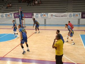 Voleibol: El CV Guaguas cae en el segundo partido del Torneo Internacional San Cristóbal de La Laguna