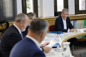 Obras Públicas acuerda con los cabildos actualizar la financiación por mantenimiento de las carreteras regionales