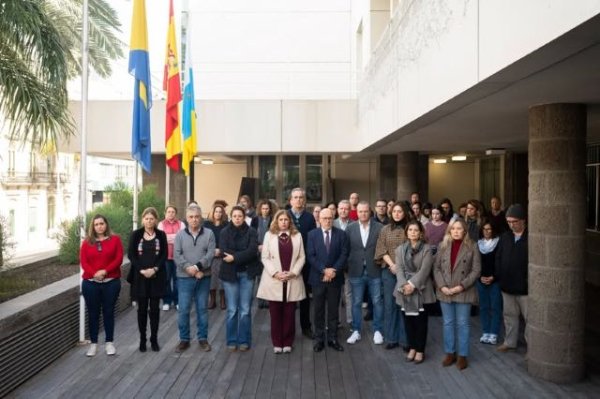 Cabildo de GC: Minuto de silencio en memoria de Czarina C, vecina de Las Palmas de Gran Canaria, asesinada el pasado 6 de enero.
