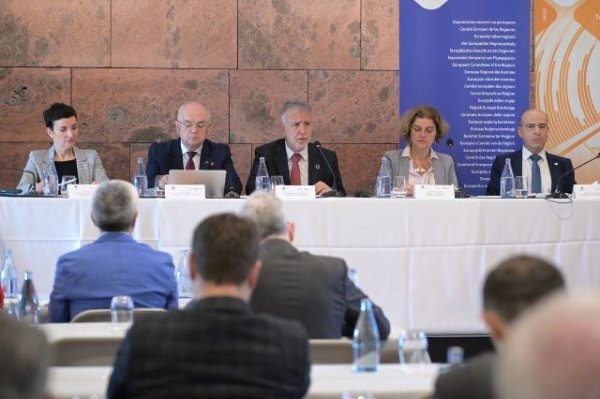El presidente de Canarias califica de éxito el seminario sobre las necesidades de las RUP en la UE