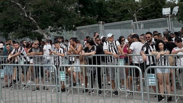 La violencia se toma los campos del f&uacute;tbol de Am&eacute;rica Latina