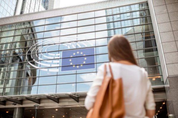 La Consejería de Hacienda y Relaciones con la Unión Europea convoca cinco becas de formación en asuntos europeos