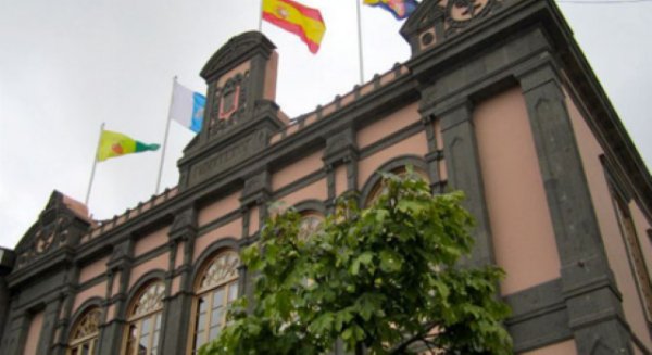 El Ayuntamiento de Arucas reconoce la trayectoria profesional del prestigioso Dr. Norberto Santana Rodríguez