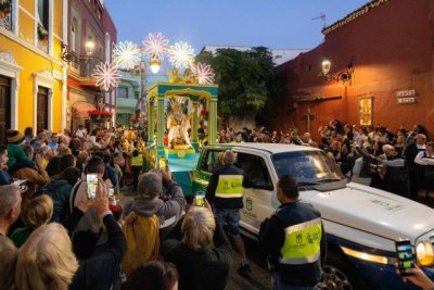 G&aacute;ldar: La ciudad recibe por todo lo alto a los Reyes Magos en una multitudinaria Cabalgata