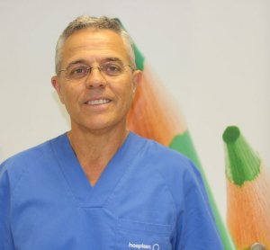 Hospiten Roca recuerda que las mochilas no deben superar el 10% del peso corporal del alumnado