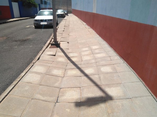 Gáldar: Sale a licitación la rehabilitación de aceras en la calle Salvador Dalí, en Sardina