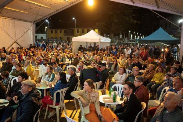 Teror vivió este viernes 3 de noviembre su ‘Noche de los finaos’ en la Plaza de Sintes