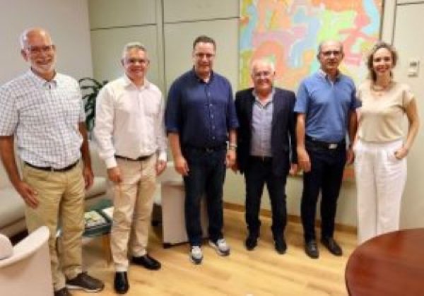 Reunión de Poli Suárez con la FET de Canarias para abordar temas relacionados con el transporte escolar