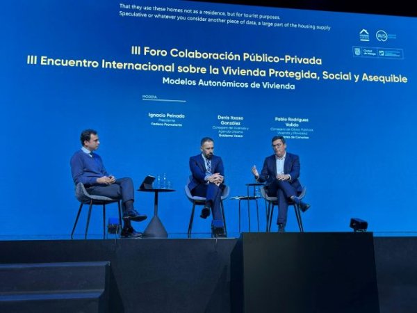 Pablo Rodríguez expone en Málaga las medidas que han situado a Canarias a la vanguardia en políticas de vivienda