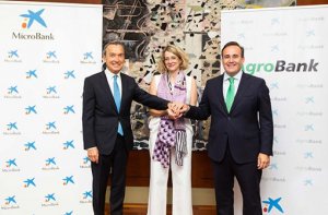 FADEMUR y MicroBank firman un convenio de colaboraci&oacute;n para ofrecer microcr&eacute;ditos a proyectos de emprendimiento rural