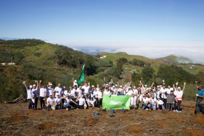 Foresta y Binter colaboran en la reforestación de las zonas afectadas por los incendios en Canarias