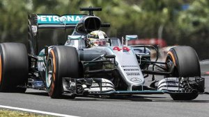 Un error de Verstappen otorga la 'pole' a Hamilton en Yeda