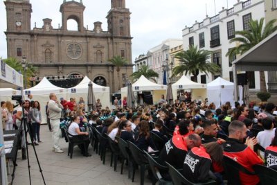 Miles de cuentistas dispuestos a &#039;soñar&#039; con sus historias en la Plaza de Santa Ana