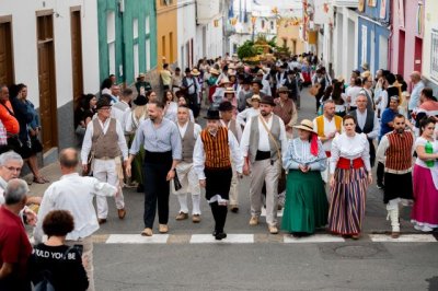 G&aacute;ldar: San Isidro disfruta con devoci&oacute;n de su romer&iacute;a ofrenda
