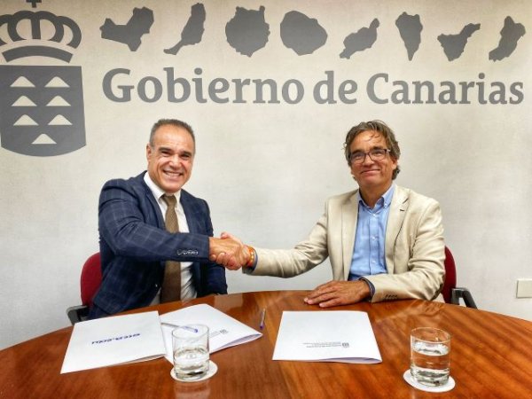 El comisionado avanza en la divulgación del REF y lanza un curso pionero para la población adulta de Canarias