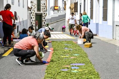 Teror se prepara para celebrar el Corpus Christi el domingo con alfombras en las calles de Teror, Arbejales y El Palmar