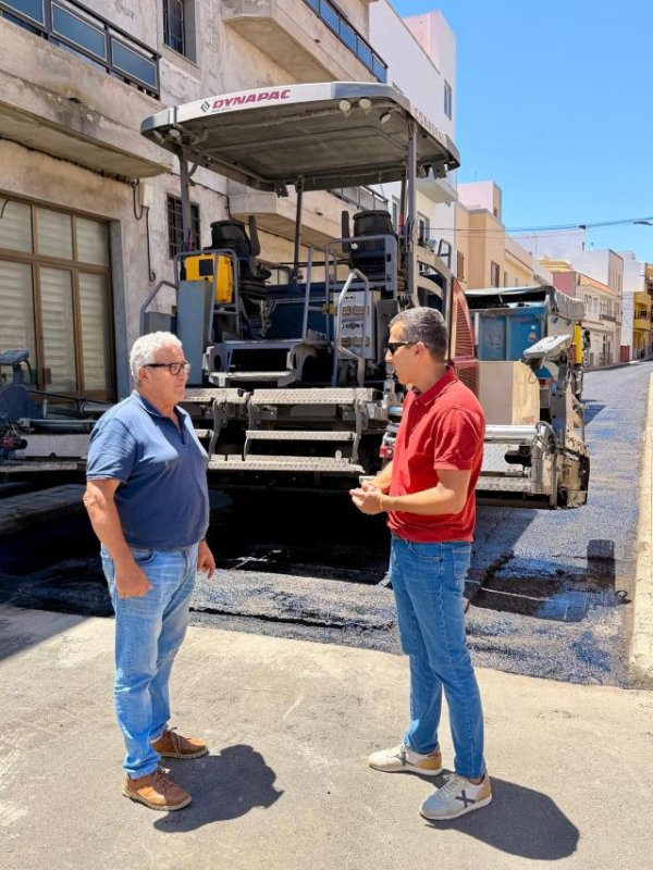 Gu&iacute;a: La finalizaci&oacute;n del reasfaltado de la calle Donoso Cort&eacute;s da paso a una inversi&oacute;n de m&aacute;s de 500.000 euros para la mejora de la red viaria de Gu&iacute;a