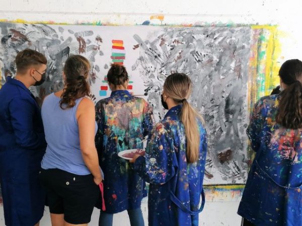 La Regenta muestra en sus salas las obras que concurren a la 29º edición del Premio Escolar de Pintura