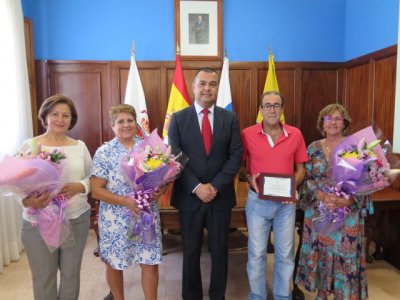 El alcalde de Guía presidió el acto de homenaje y despedida de cuatro trabajadores municipales