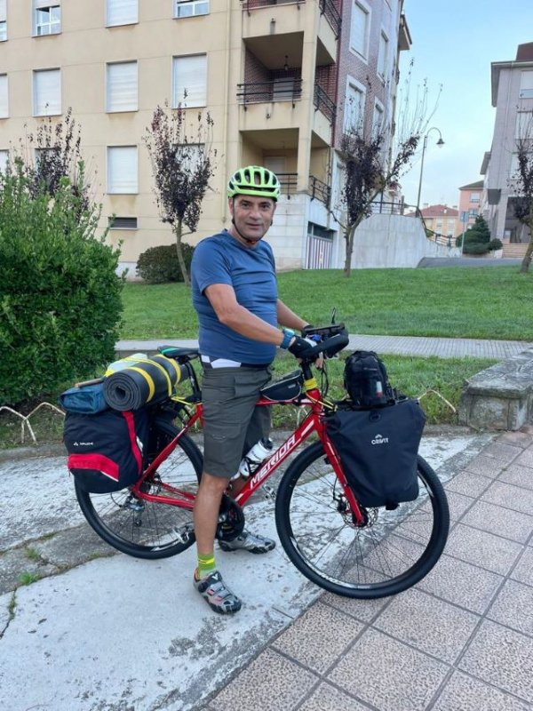 Brigilio Mendoza, un aldeano que recorre la Península Ibérica en bicicleta