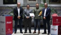 El Ayuntamiento de Arucas recibe al campeón del mundo de Bartender Óscar Lafuente