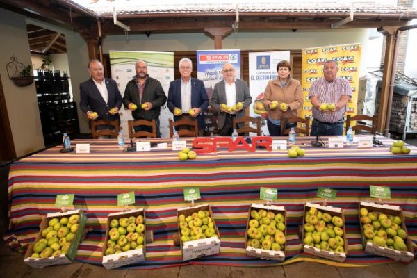 Spar grancanaria firma el primer convenio para la comercialización de la manzana reineta de Valleseco