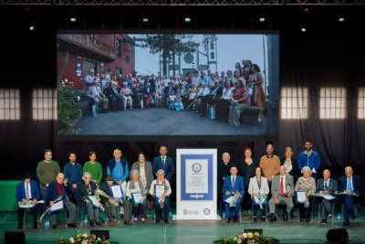 Los hermanos Hern&aacute;ndez P&eacute;rez reciben el cari&ntilde;o de los vecinos de la Villa de Moya por el Guinness obtenido