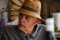 Ángel Sánchez se divierte con Antonio Padrón para formar una peculiar relectura de la producción del creador indigenista