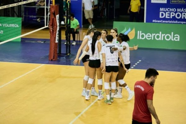 Voleibol Femenino: El CV Sayre CC La Ballena se impone con autoridad en el derbi canario