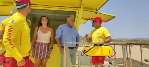 Las cuatro playas principales de Puerto del Rosario est&aacute;n cubiertas ahora por 12 socorristas con contrato para cuatro a&ntilde;os