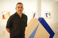 Jos&eacute; Rosario Godoy exhibe el paisaje insular a trav&eacute;s de la geometr&iacute;a abstracta en &lsquo;En el borde de una isla&rsquo;