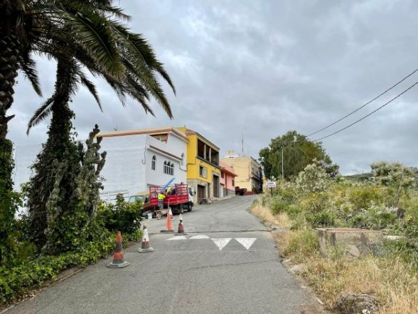 Guía: Cierre al tráfico de la carretera que baja desde Lomo Betancor, en las medianías guienses, hasta la Cuesta de Caraballo