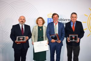 El Gobierno de Canarias entrega la Medalla al Mérito de la Justicia a los colegios de registradores