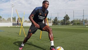 Isco Alarc&oacute;n y David Alaba, nuevos positivos por COVID en el Real Madrid